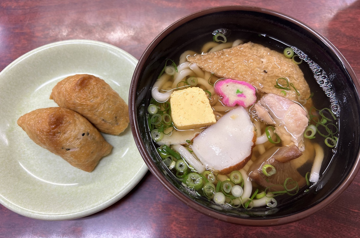 從狐狸神使到千本鳥居，走進一座由願望堆疊而成的山｜京都自由行一定要來的伏見稻荷大社與8個最值得停留的風景 @。CJ夫人。