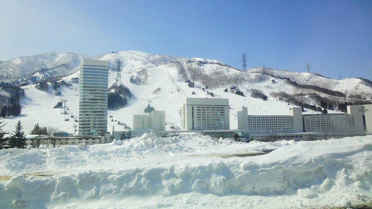 規畫一趟日本自助滑雪行程應該注意的事－滑雪住宿飯店規劃技巧篇：Ski-in/Ski-out、飯店接駁車、溫泉旅館一次看懂 @。CJ夫人。