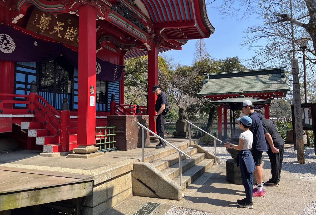 東京春天賞櫻不一定要搶位！穿過井之頭池的天鵝船，和吉祥寺人一起走進井之頭恩賜公園西園的野餐午後 @。CJ夫人。