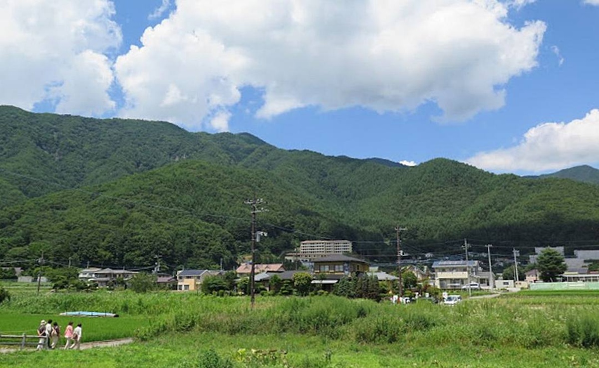 有些風景就是不能催！在河口湖等雲散開，再看一眼富士山吧！ 河口湖自由行6種交通玩法，搭巴士、纜車、遊覽船與單車追一座山 @。CJ夫人。