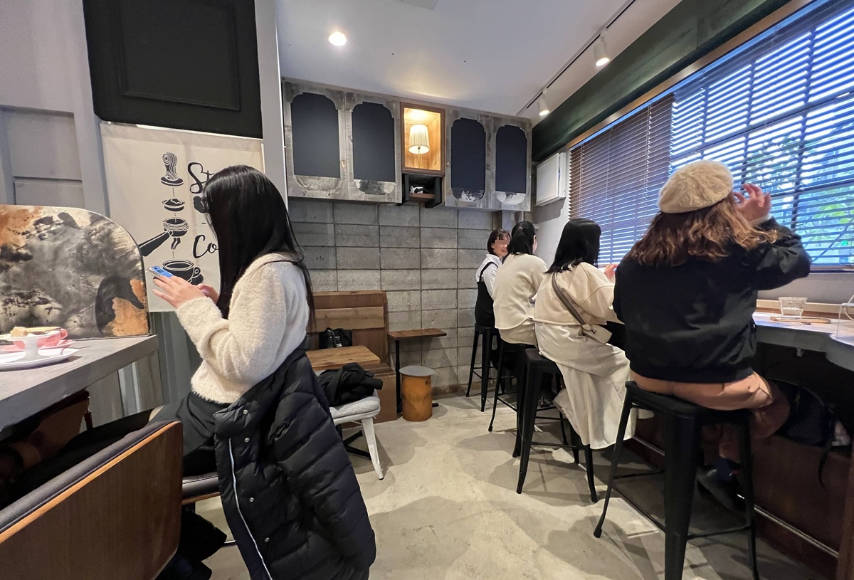 多走10分鐘，遇見另一種淺草！東京奧淺草 FEBRUARY COFFEE ROASTERY，自家烘焙咖啡與昭和布丁的日常 @。CJ夫人。
