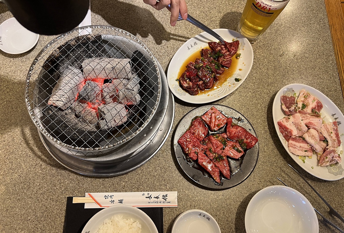 炭火香、燒肉聲與老東京的味道!一個人也能自在吃肉的昭和燒肉老店|東京新宿老派炭火燒肉推薦 新宿長春館 @CJ夫人 炭火香、燒肉聲與老東京的味道!一個人也能自在吃肉的昭和燒肉老店|東京新宿老派炭火燒肉推薦 新宿長春館 @CJ夫人