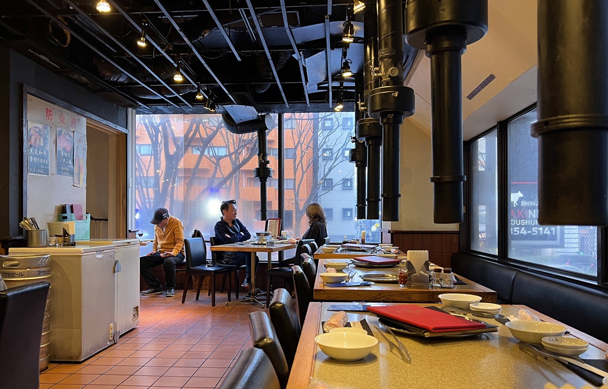 炭火香、燒肉聲與老東京的味道!一個人也能自在吃肉的昭和燒肉老店|東京新宿老派炭火燒肉推薦 新宿長春館 @CJ夫人 炭火香、燒肉聲與老東京的味道!一個人也能自在吃肉的昭和燒肉老店|東京新宿老派炭火燒肉推薦 新宿長春館 @CJ夫人