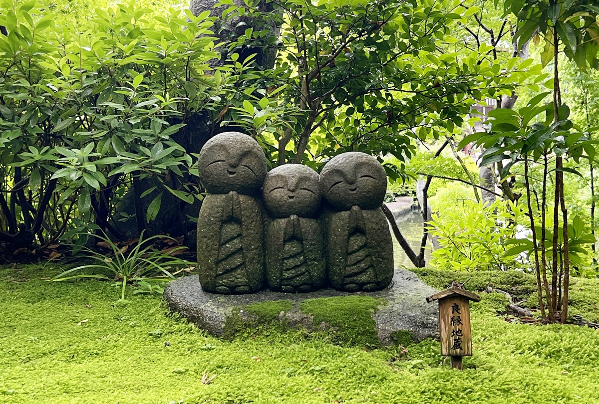 不必等到放晴！東京近郊鎌倉長谷寺2500株紫陽花盛開梅雨季，沿著六月花徑遇見湘南海岸｜良緣地藏與千年觀音信仰 @CJ夫人