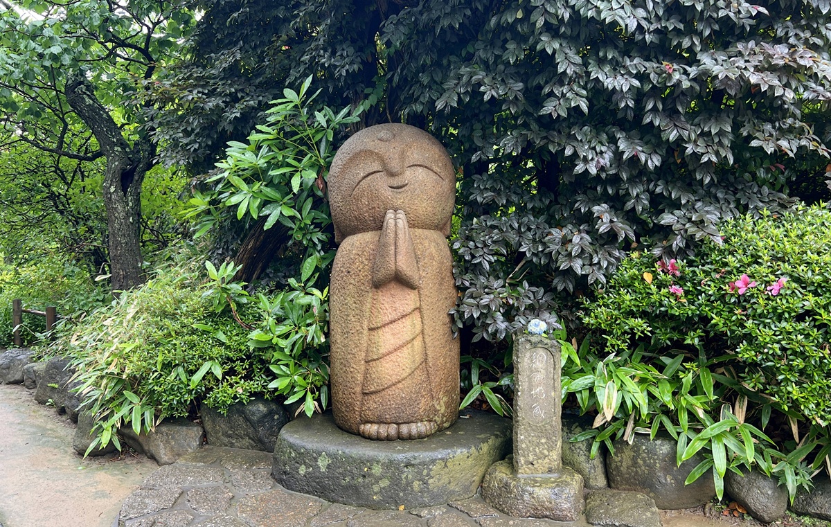 不必等到放晴！東京近郊鎌倉長谷寺2500株紫陽花盛開梅雨季，沿著六月花徑遇見湘南海岸｜良緣地藏與千年觀音信仰 @CJ夫人
