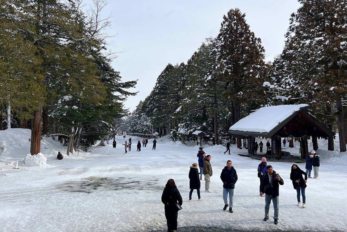 日本滑雪一定要準備的保暖雪靴與防滑雪鞋挑選攻略｜北海道雪地防水、防滑、保暖以及最容易跌倒的6種路況 @。CJ夫人。