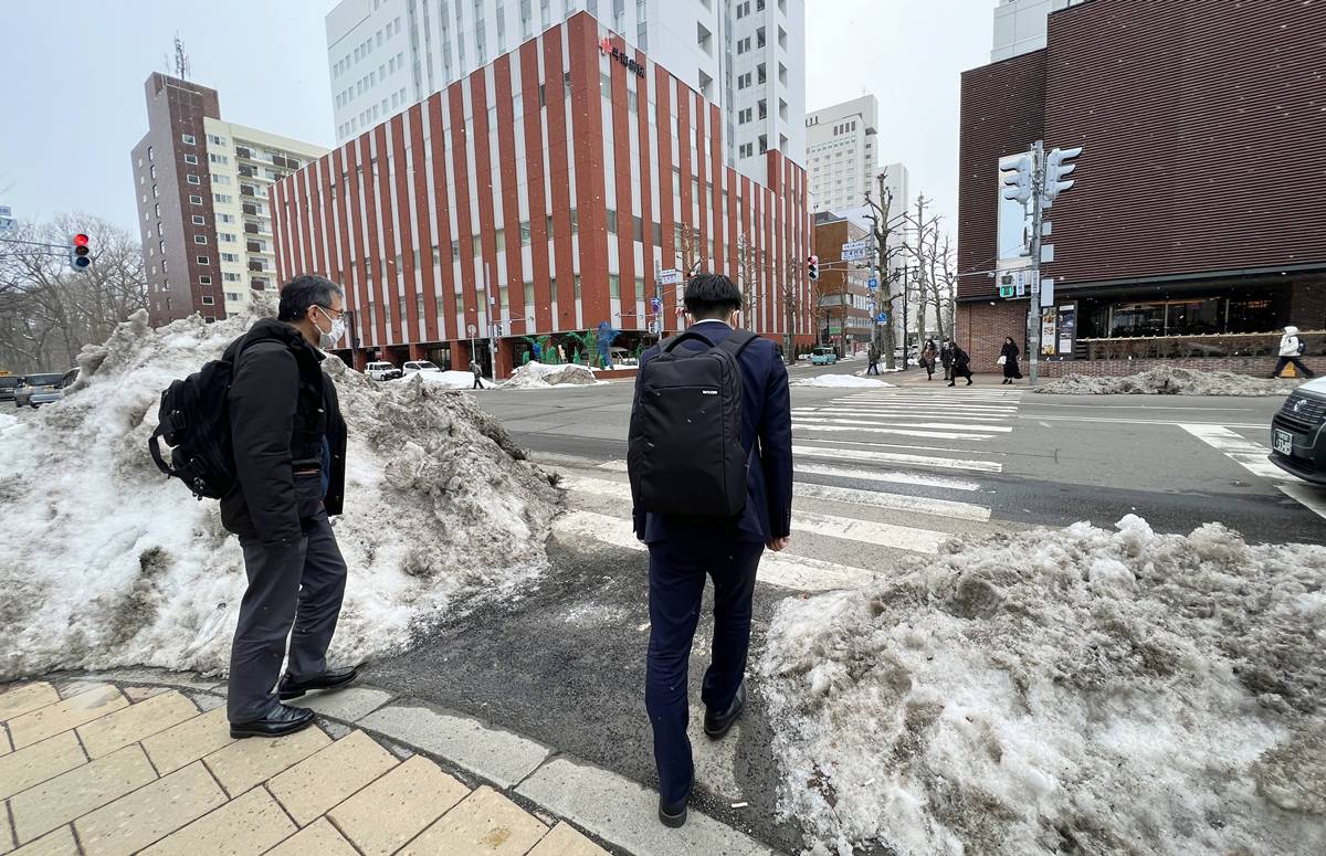 日本滑雪一定要準備的保暖雪靴與防滑雪鞋挑選攻略｜北海道雪地防水、防滑、保暖以及最容易跌倒的6種路況 @。CJ夫人。