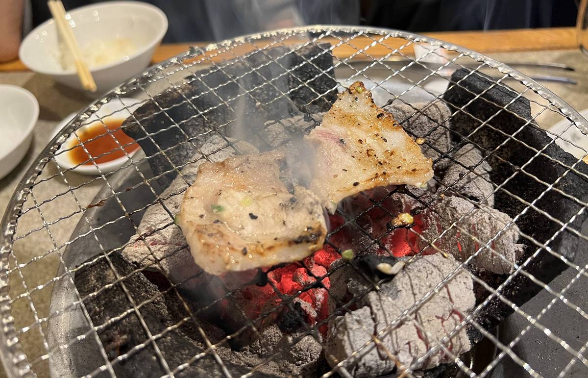 炭火香、燒肉聲與老東京的味道!一個人也能自在吃肉的昭和燒肉老店|東京新宿老派炭火燒肉推薦 新宿長春館 @CJ夫人 炭火香、燒肉聲與老東京的味道!一個人也能自在吃肉的昭和燒肉老店|東京新宿老派炭火燒肉推薦 新宿長春館 @CJ夫人