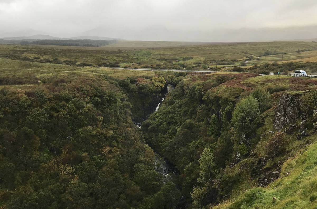 北緯57度的天空島，離北極圈不遠了！英國蘇格蘭天空島（Isle of Skye）三天兩夜自駕旅行，一座由地質決定今日走進山脈、峽谷、懸崖或瀑布的島嶼！ @CJ夫人
