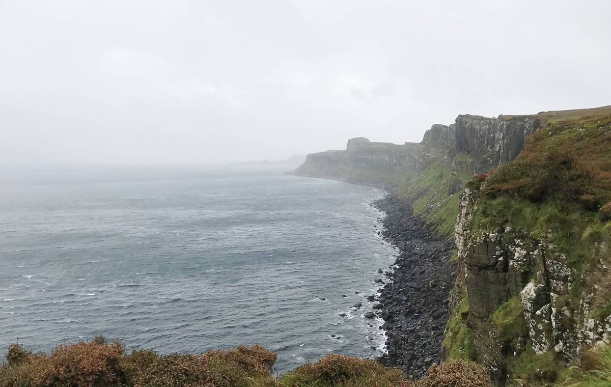 北緯57度的天空島，離北極圈不遠了！英國蘇格蘭天空島（Isle of Skye）三天兩夜自駕旅行，一座由地質決定今日走進山脈、峽谷、懸崖或瀑布的島嶼！ @CJ夫人