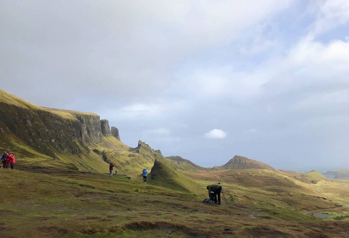 北緯57度的天空島，離北極圈不遠了！英國蘇格蘭天空島（Isle of Skye）三天兩夜自駕旅行，一座由地質決定今日走進山脈、峽谷、懸崖或瀑布的島嶼！ @。CJ夫人。