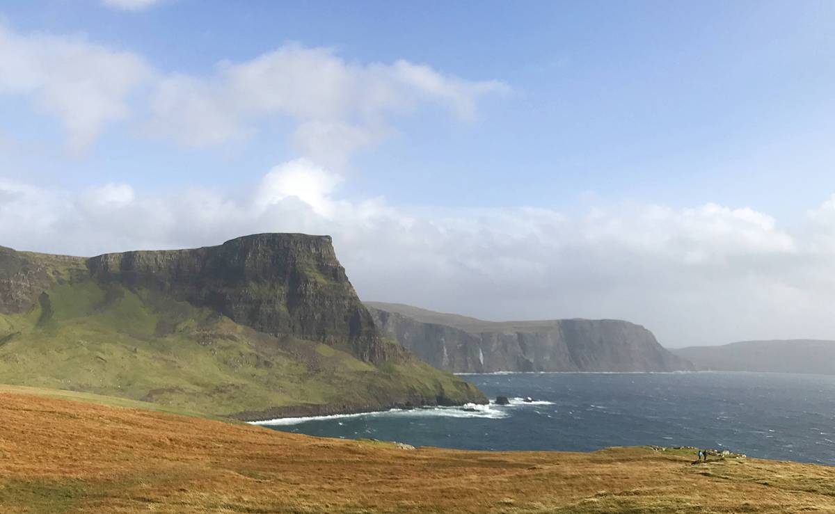 北緯57度的天空島，離北極圈不遠了！英國蘇格蘭天空島（Isle of Skye）三天兩夜自駕旅行，一座由地質決定今日走進山脈、峽谷、懸崖或瀑布的島嶼！ @CJ夫人