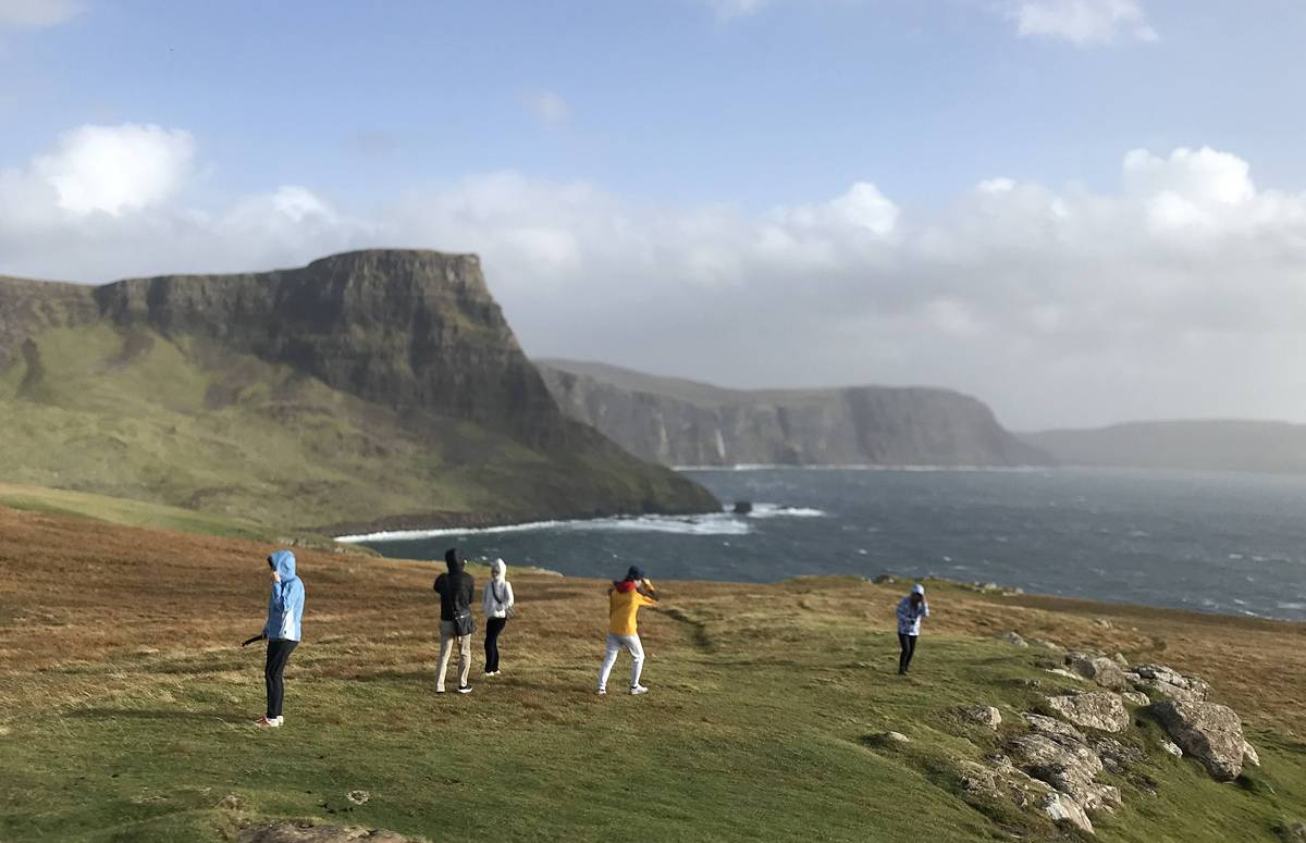 北緯57度的天空島，離北極圈不遠了！英國蘇格蘭天空島（Isle of Skye）三天兩夜自駕旅行，一座由地質決定今日走進山脈、峽谷、懸崖或瀑布的島嶼！ @CJ夫人