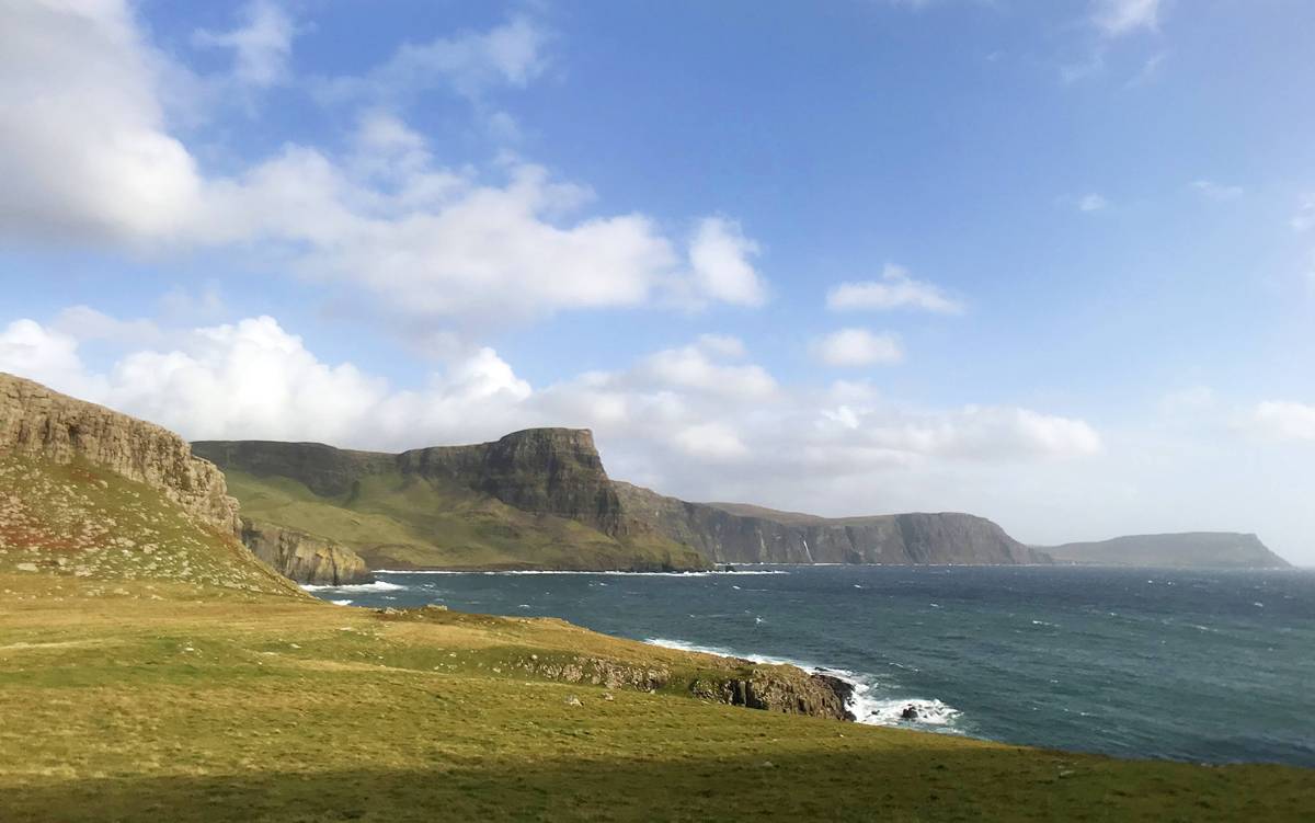 北緯57度的天空島，離北極圈不遠了！英國蘇格蘭天空島（Isle of Skye）三天兩夜自駕旅行，一座由地質決定今日走進山脈、峽谷、懸崖或瀑布的島嶼！ @CJ夫人