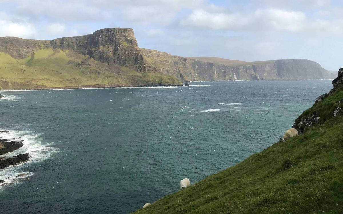 北緯57度的天空島，離北極圈不遠了！英國蘇格蘭天空島（Isle of Skye）三天兩夜自駕旅行，一座由地質決定今日走進山脈、峽谷、懸崖或瀑布的島嶼！ @CJ夫人