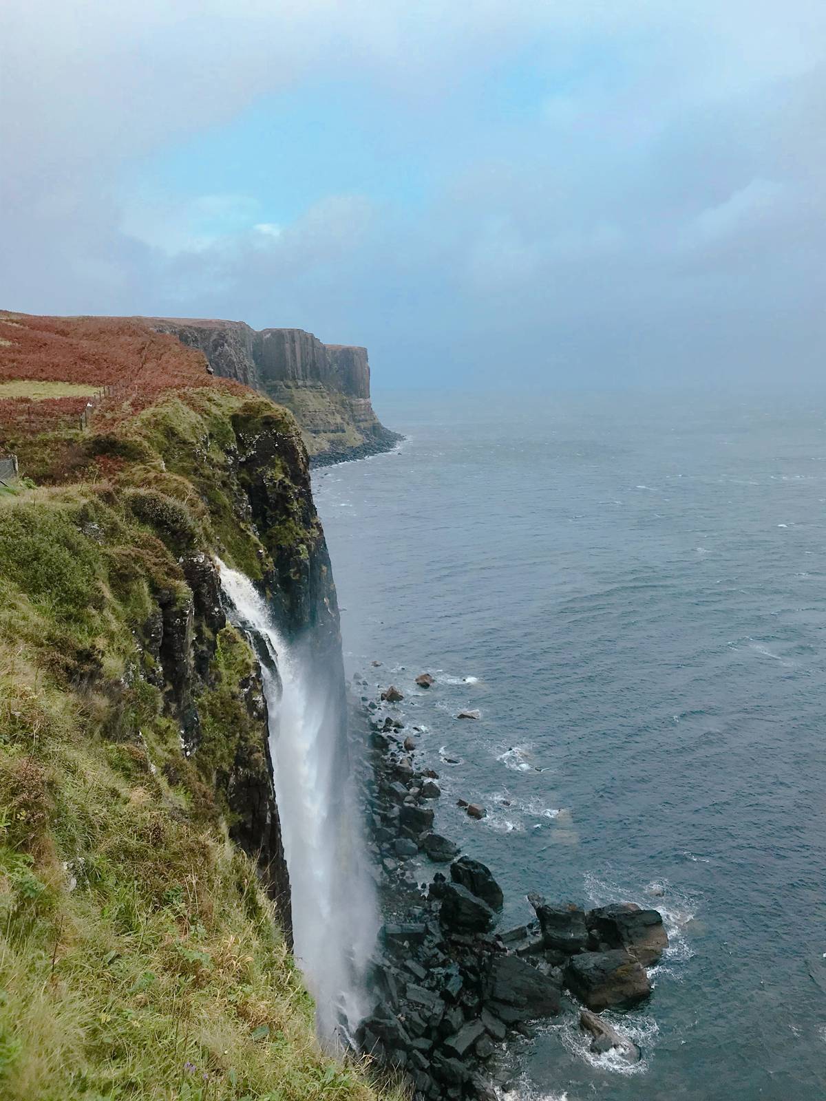 北緯57度的天空島，離北極圈不遠了！英國蘇格蘭天空島（Isle of Skye）三天兩夜自駕旅行，一座由地質決定今日走進山脈、峽谷、懸崖或瀑布的島嶼！ @。CJ夫人。