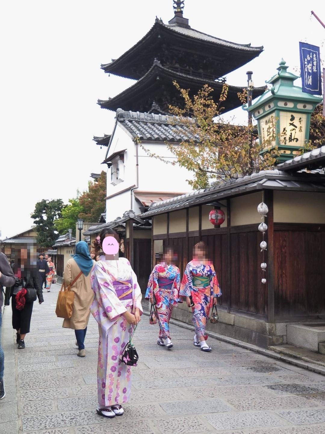 京都京小町和服出租店 寬敞、親切、和服質感佳 距離八坂塔只要5分鐘 同場加映街拍京都和服妹！ @。CJ夫人。