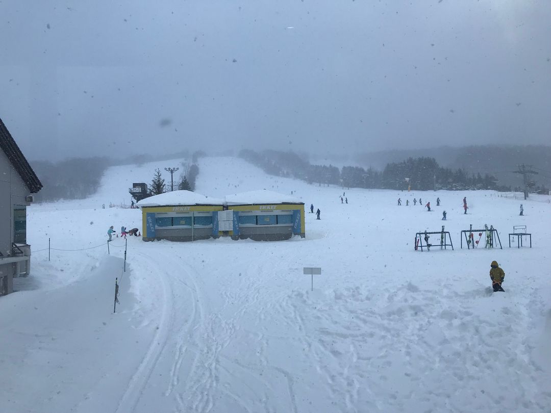 日本東北岩手安比高原滑雪場，山下唯美霧雪，山上嚴峻風大的自助滑雪體驗攻略！ @。CJ夫人。